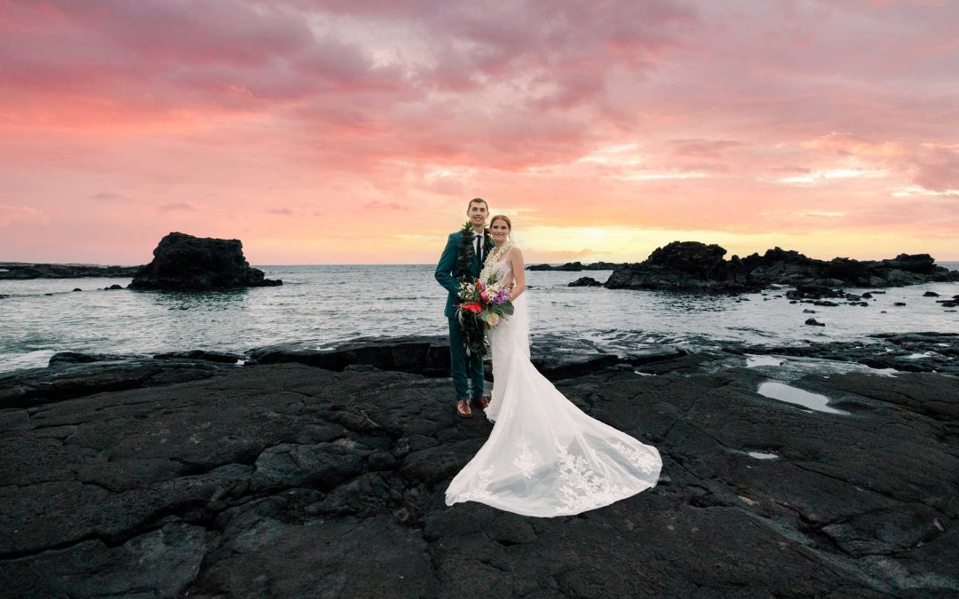 Dreamy Beach Wedding in Kona, Hawaii: Real Couple & Stunning Photos